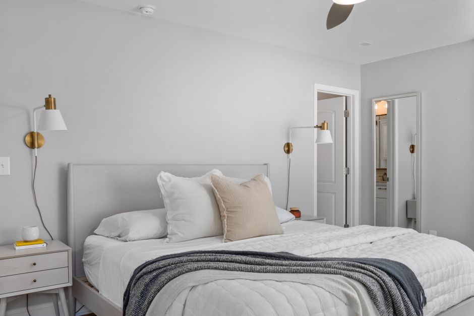 Elegant minimalist bedroom interior featuring a comfortable bed and stylish decor.