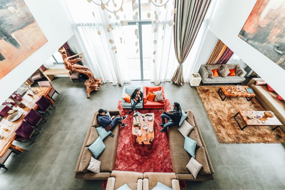 A well-balanced living room layout with a sofa and chairs around a rug