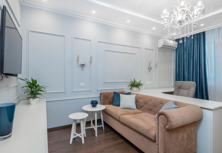A small living room with smartly scaled, well-arranged furniture